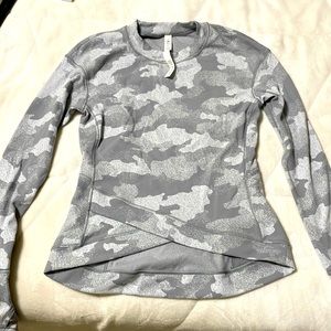 Lululemon grey camo sweatshirt. Cute and stylish for fall.